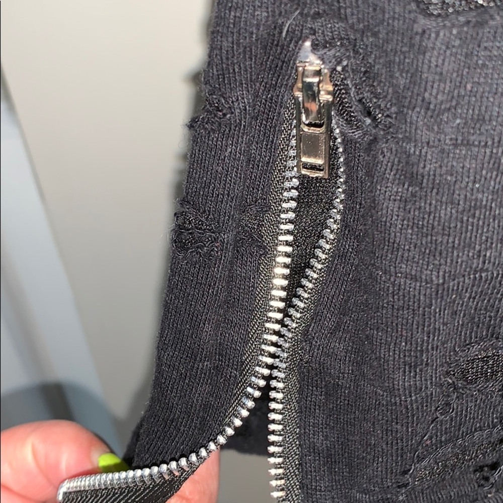 Distressed top - Picture 3 of 4